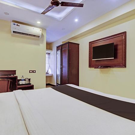 Flagship Grand Sandarshini Inn Near Mgbs Bus Station Hyderabad Exterior foto