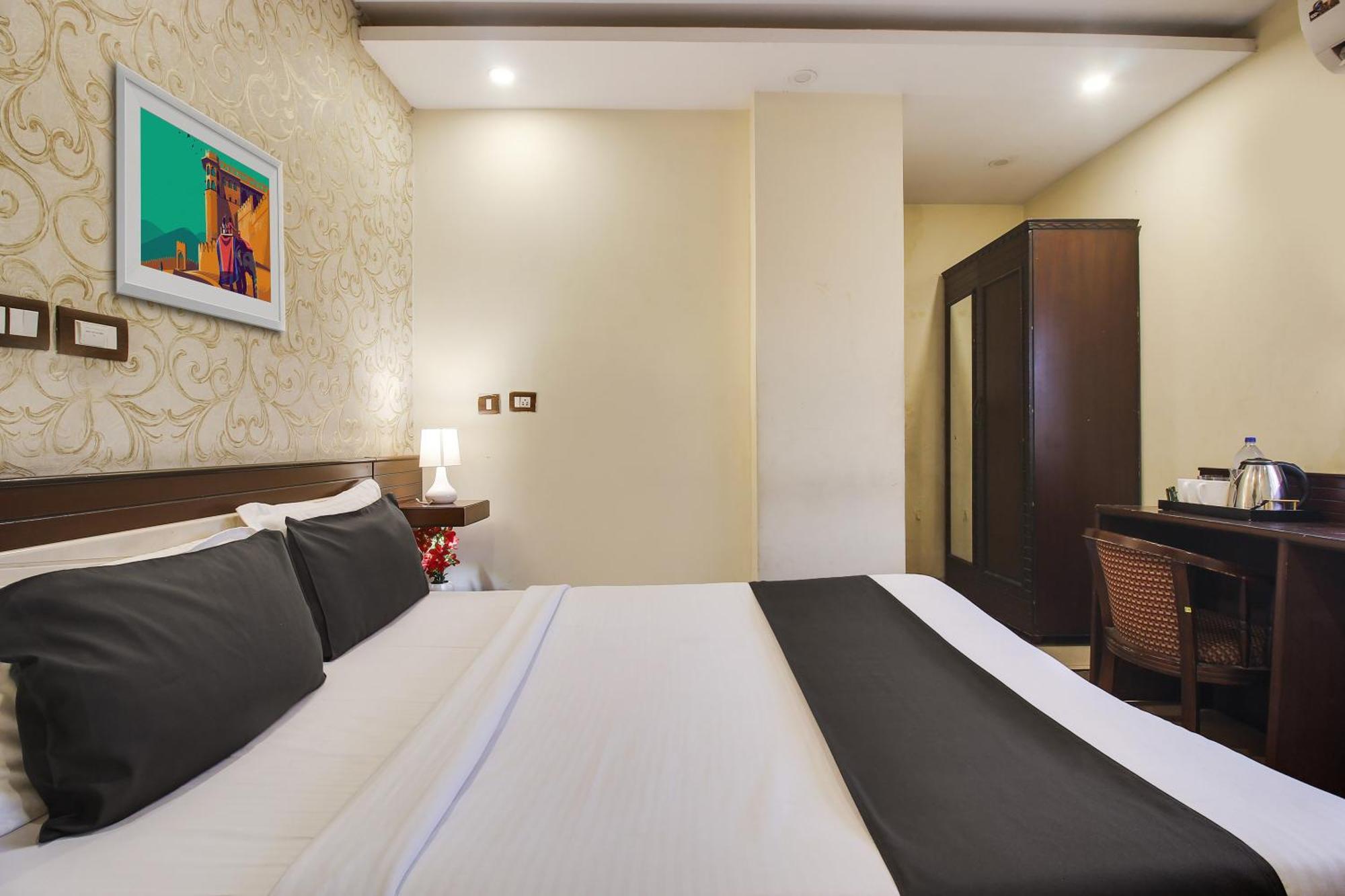 Flagship Grand Sandarshini Inn Near Mgbs Bus Station Hyderabad Exterior foto