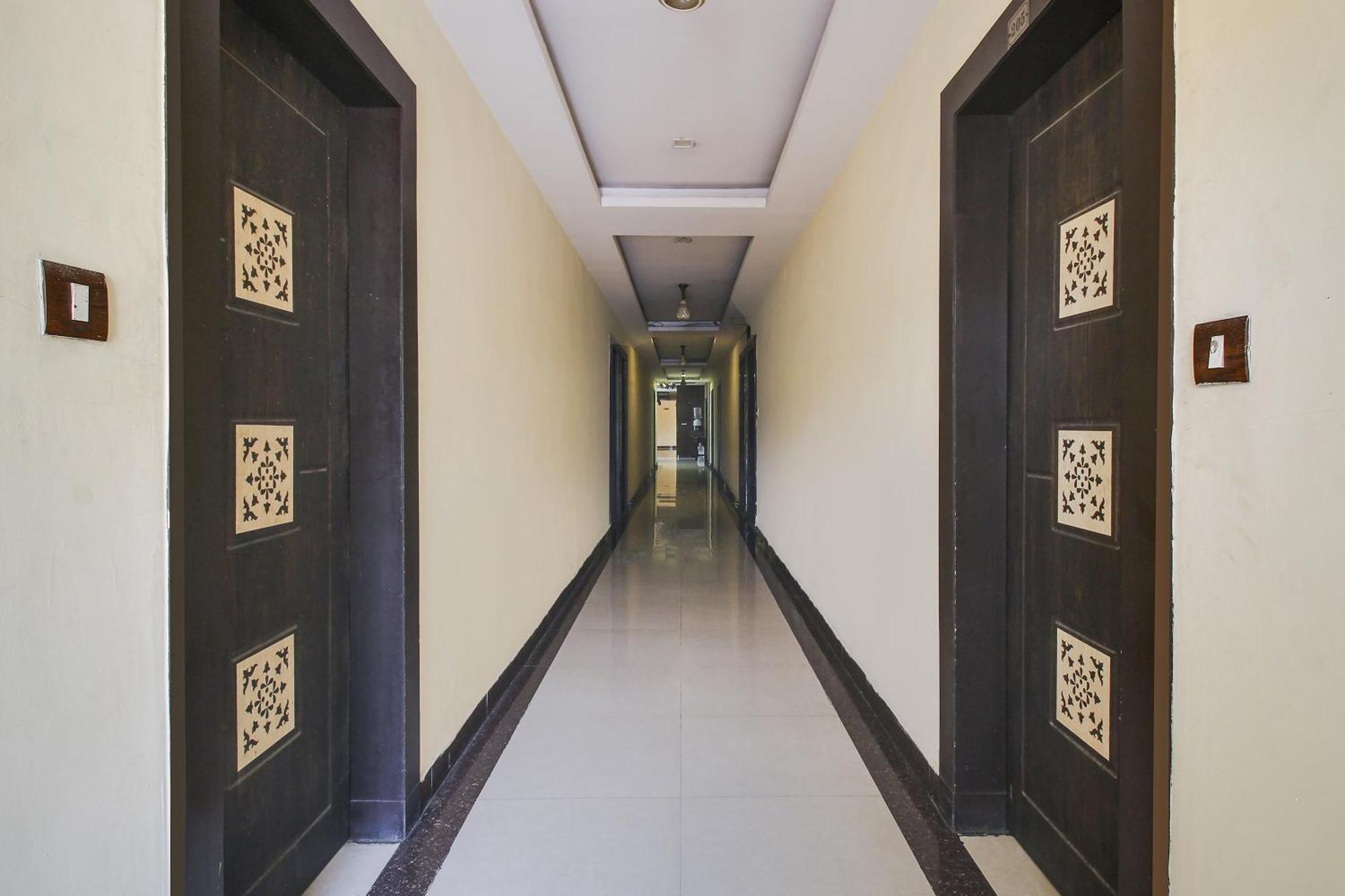 Flagship Grand Sandarshini Inn Near Mgbs Bus Station Hyderabad Exterior foto