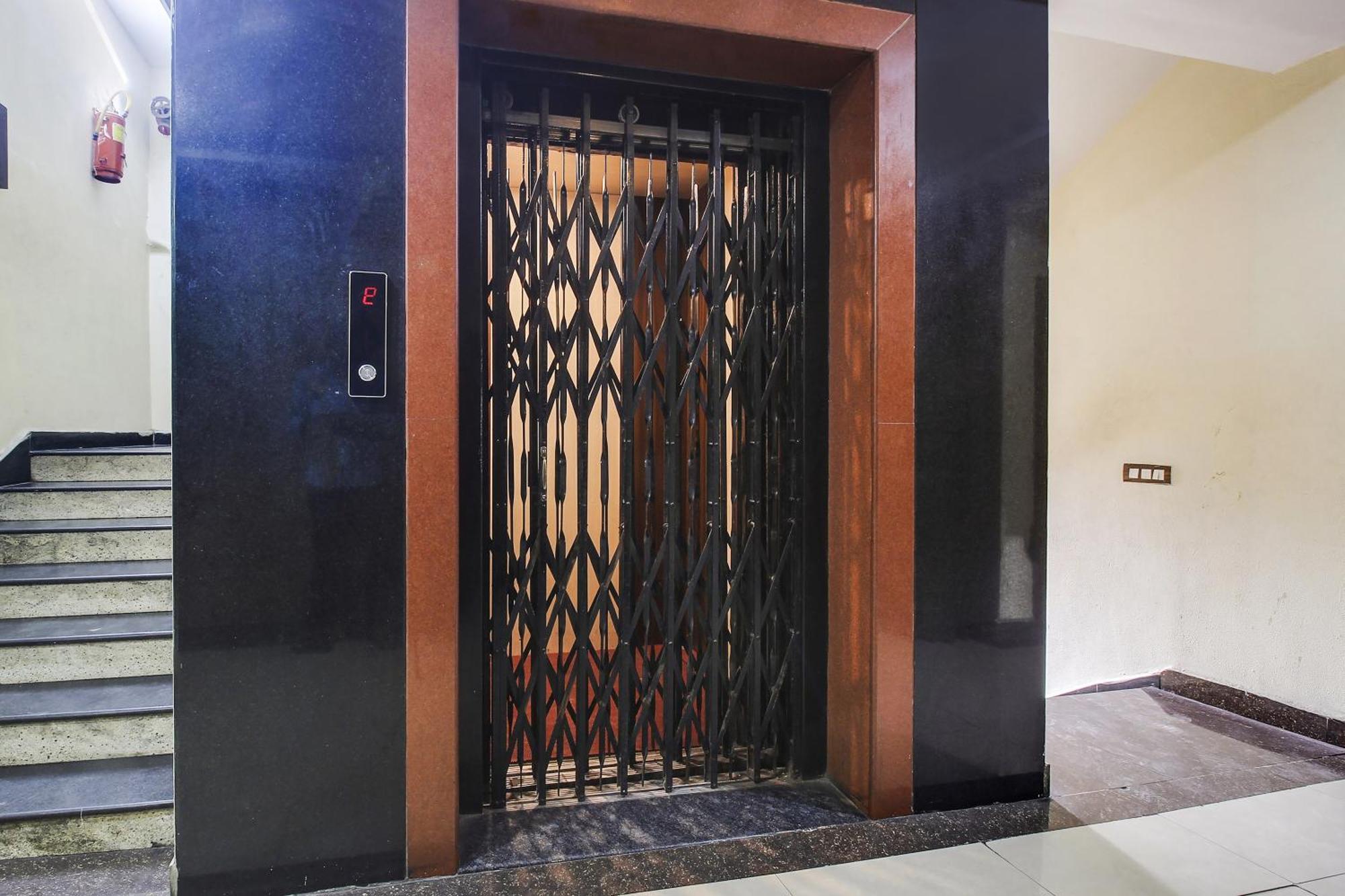 Flagship Grand Sandarshini Inn Near Mgbs Bus Station Hyderabad Exterior foto