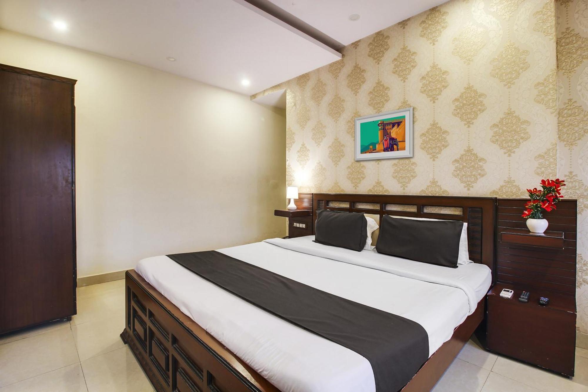 Flagship Grand Sandarshini Inn Near Mgbs Bus Station Hyderabad Exterior foto